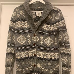 Grey knit cardigan with brown buttons